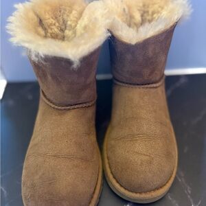 Ugg Bailey Bow II- mini
